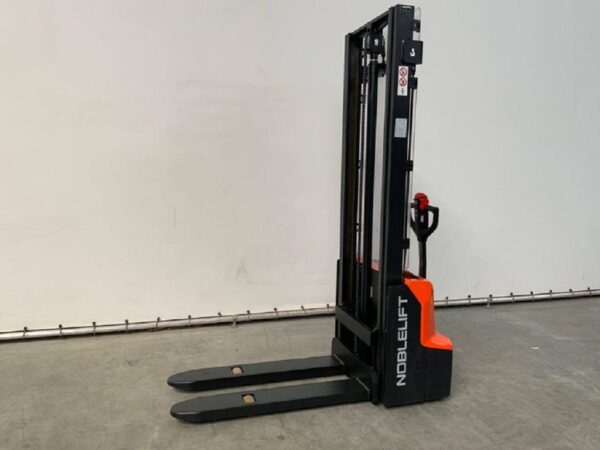 Xe Nâng Điện Stacker Wsa161 1.6 Tấn 6000mm