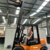 Xe Nâng Dầu 3 Tấn CPCD30H3 Nâng 3m - 6 métXe Nâng Dầu 3 Tấn, động Cơ Mitsu Nâng Cao 4.5m 1