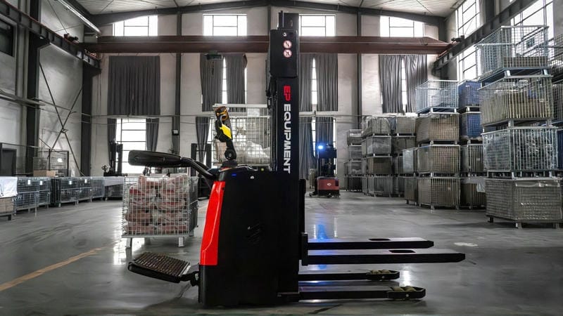 Xe Nâng điện đứng Lái Ep