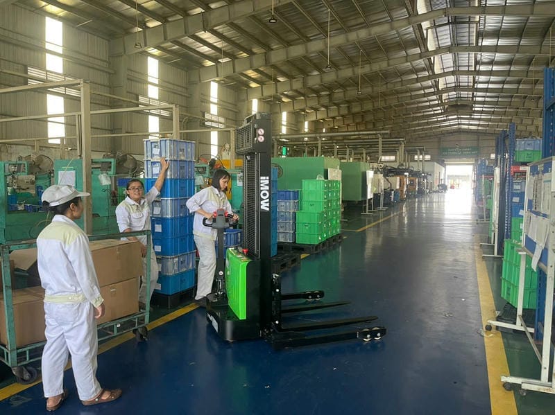 Xe Nâng Tay điện Stacker 1.8 Tấn 3