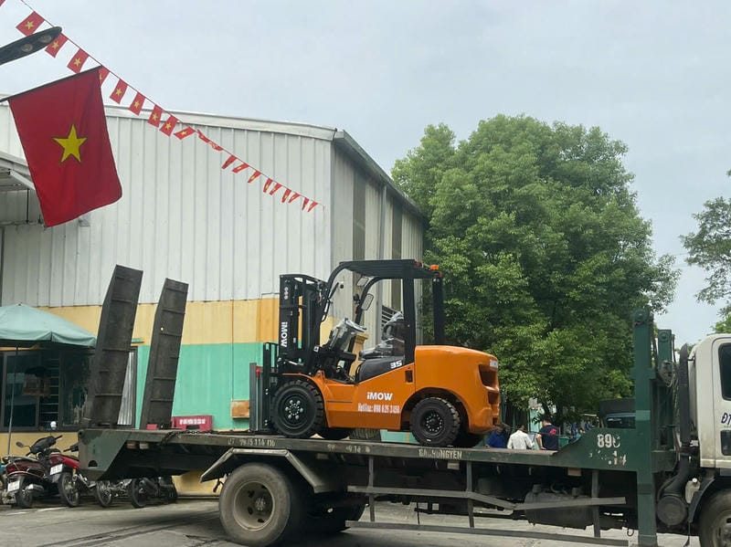 Bàn Giao Xe Nâng Dầu 3.5 Tấn