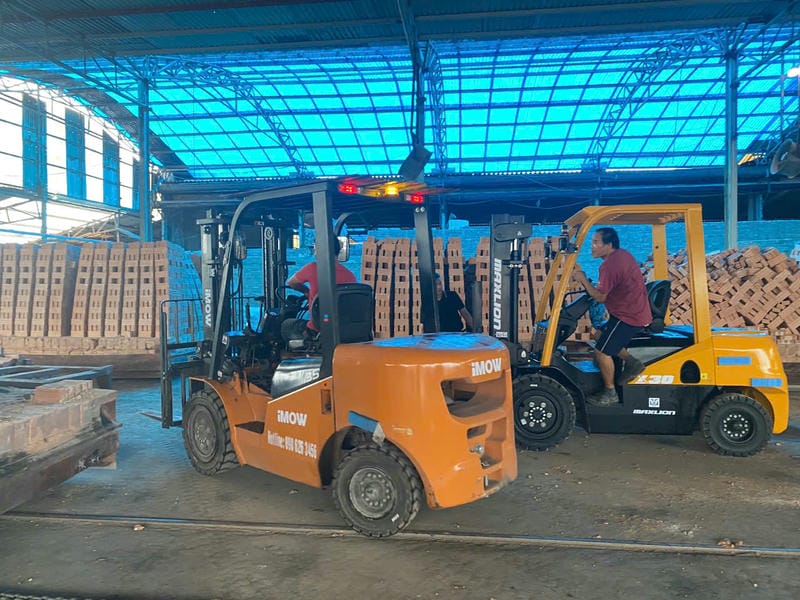 Xe Nâng Dầu 3.5 Tấn Imow 1