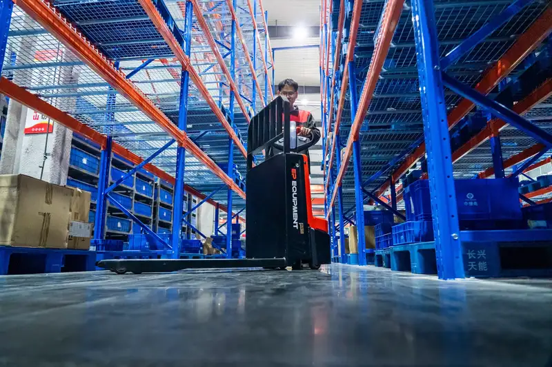 Xe Nâng Tay Điện 2 Tấn Wal20 Pro Pin 24 V Li-ion 2