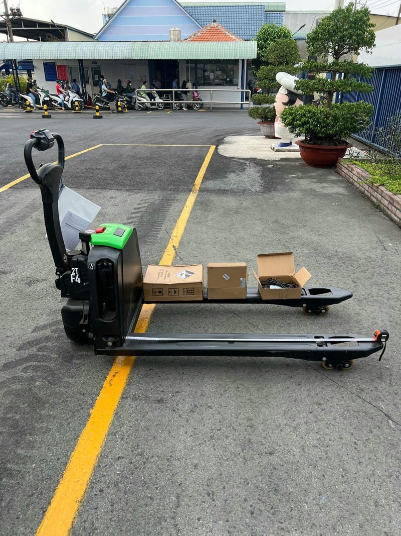 So sánh xe nâng tay điện các hãng
