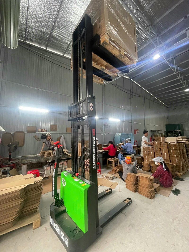 Cận cảnh bảng thông số xe nâng