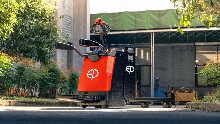 Đầu tư xe nâng tay điện hiệu quả