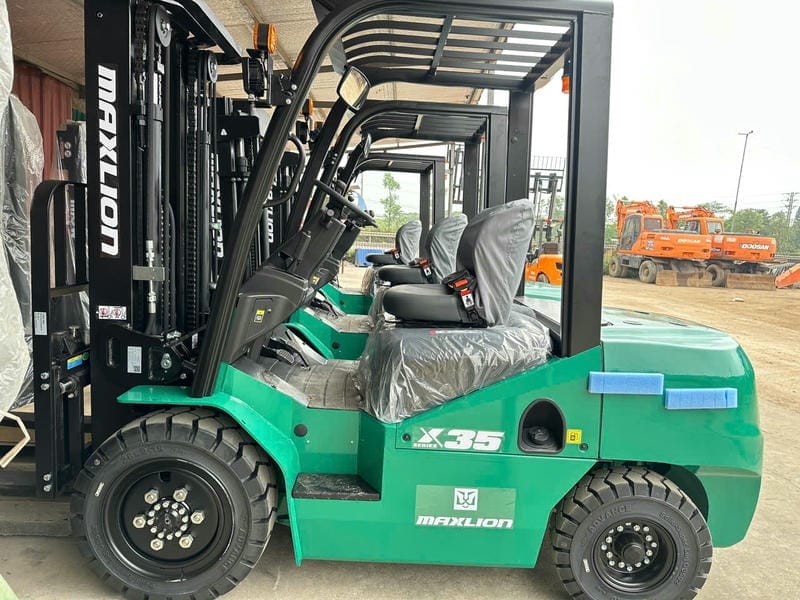Chọn xe nâng cần dựa trên tải trọng, chiều cao nâng, cường độ ca làm việc