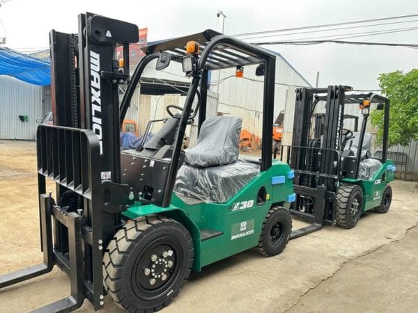 Xe Nâng Dầu 9