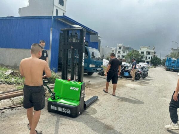Xe Nâng điện đứng Lái Stacker Imow 4