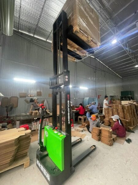 Xe nâng tay điện dùng pin lithium 24V