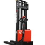 Xe Nâng Điện Stacker 1.2 Tấn EST122 Đứng Lái Nâng 3013 mm AGM 24VXe Nâng Điện Stacker 1.2 Tấn Est122 Đứng Lái Nâng 3013 Mm Agm 24v