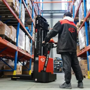 Xe Nâng Điện Stacker 1.2 Tấn Est122 Đứng Lái Nâng 3013 Mm Agm 24v 2