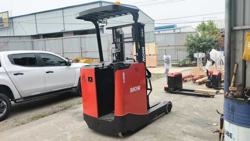 Xe Nâng điện đứng Lái Reach Truck 2