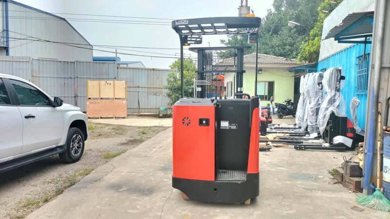Xe Nâng điện đứng Lái Reach Truck 3