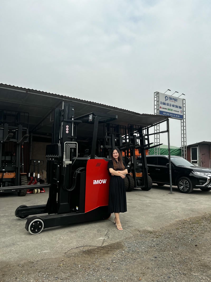 Xe Nâng điên đứng Lái Reach Truck