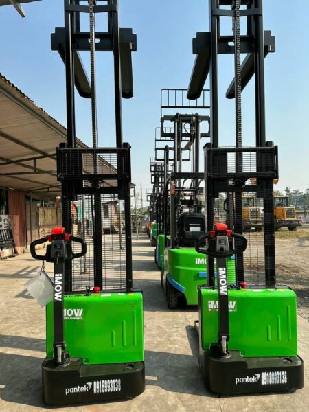 Xe Nâng điện đứng Lái Stacker 1