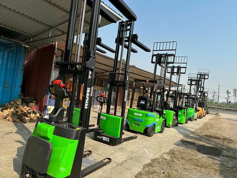 , khi cần nâng pallet lên kệ trung tầng và giảm sức lao động thủ công