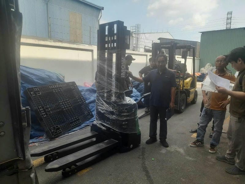 Xe Nâng điện đứng Lái Stacker Imow 7