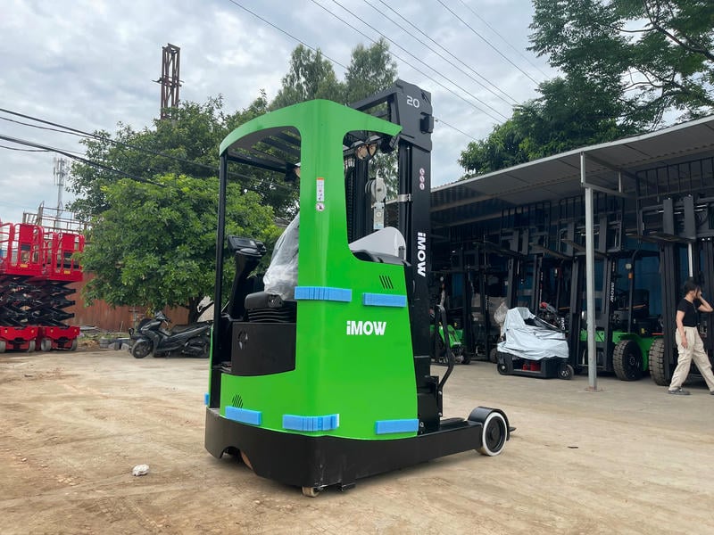 Xe Nâng Điện Đứng Lái Reach Truck 1.5 – 2.5 Tấn Chính Hãng, Nâng Cao Tới 12m