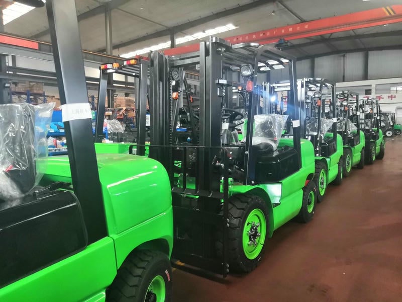 Nên chọn 2 tấn nếu kế hoạch mở rộng kho hoặc hàng hóa có xu hướng
