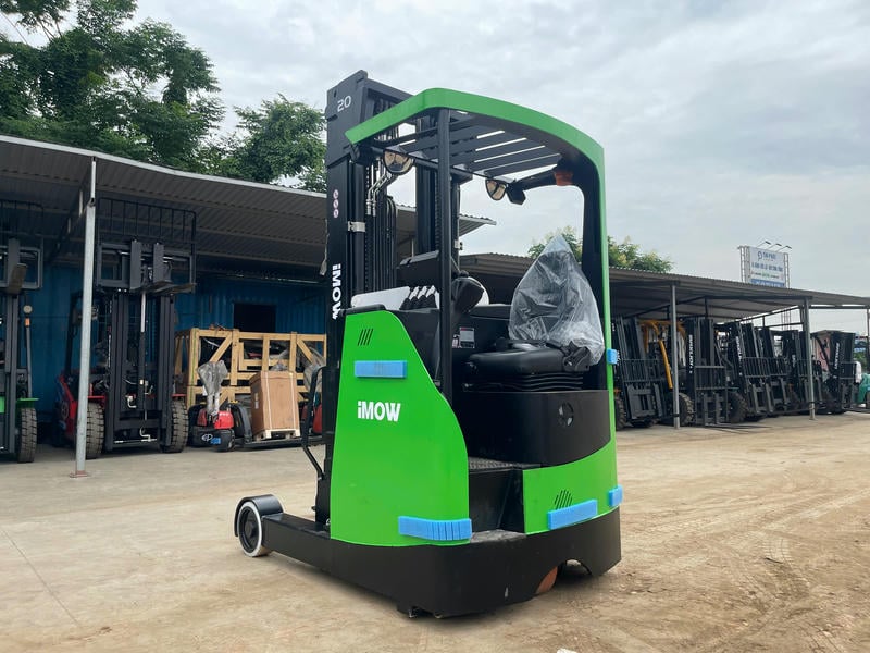 Xe Nâng Reach Truck 1