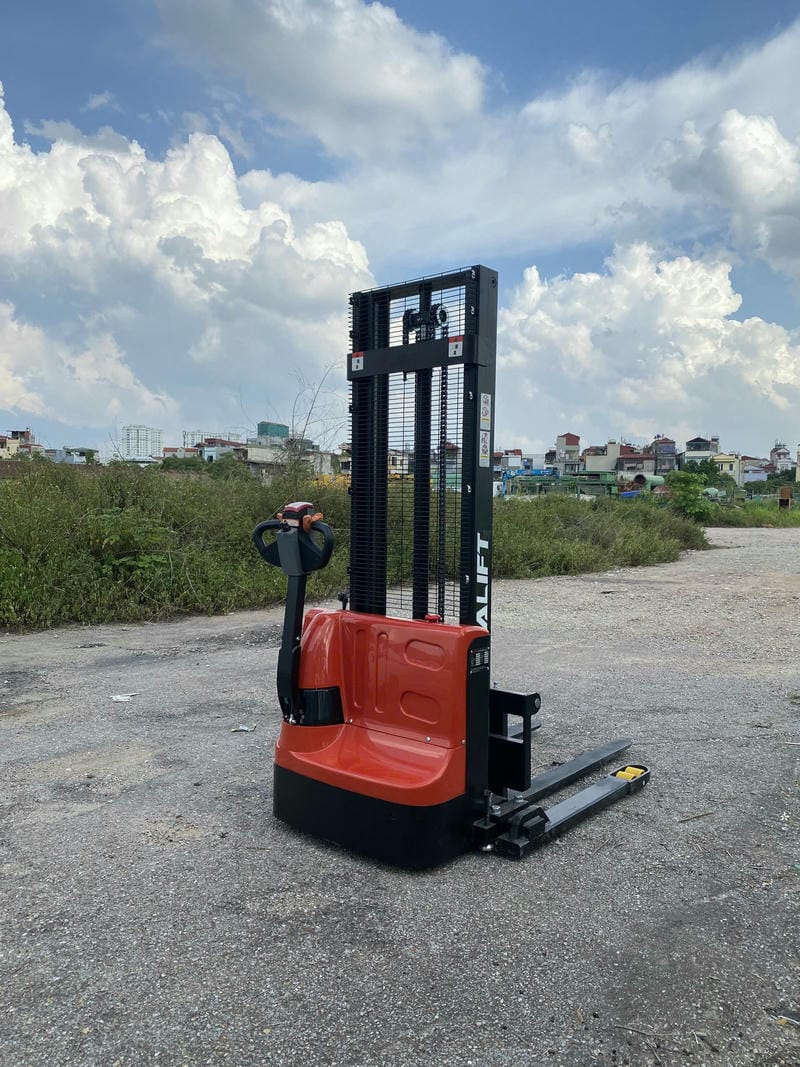 Nên chọn đơn vị có sẵn phụ tùng, pin, ắc quy và dịch vụ bảo trì