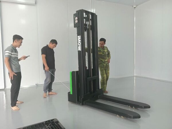 Xe Nâng Tay điện Cao Stacker117