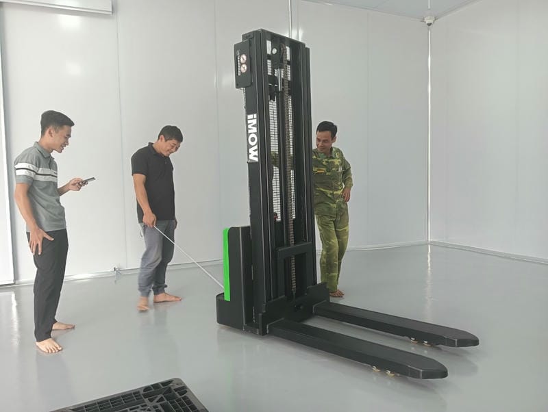 Xe Nâng Tay điện Cao Stacker117
