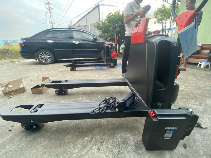 Quyết định mua nên dựa trên số pallet mỗi ca, chiều dài quãng đường và yêu
