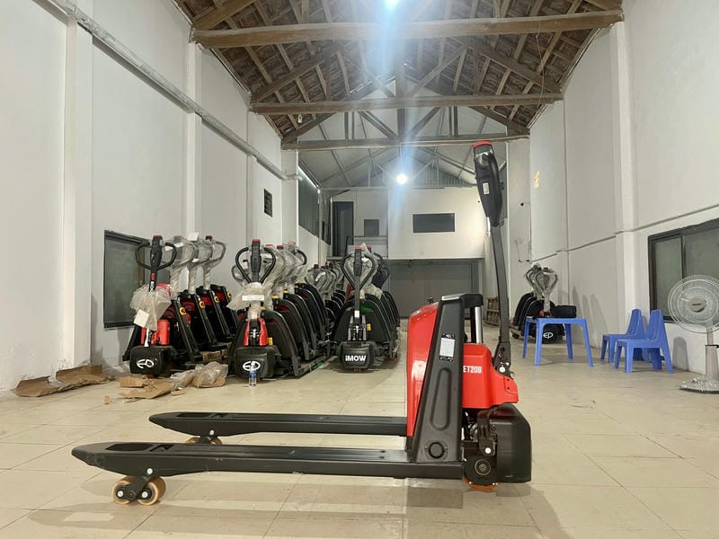 Kho phụ, cửa hàng vật tư, xưởng nhỏ hoặc điểm giao nhận ít pallet mỗi ngày