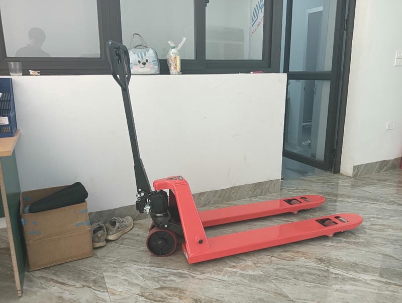 Xe tay cơ phù hợp kho nhỏ, tần suất thấp, quãng đường ngắn, và nhu cầu