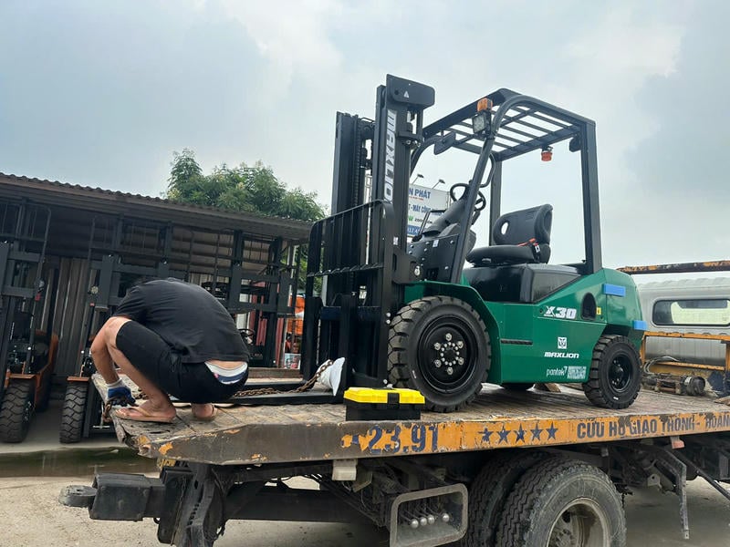 Xe nâng dầu giá tốt, kho bãi toàn quốc 098 626 3456