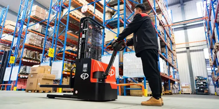 Xe Nâng Điện Đứng Lái 1.4 Tấn Stacker ES14-14WA Ắc Quy 24V
