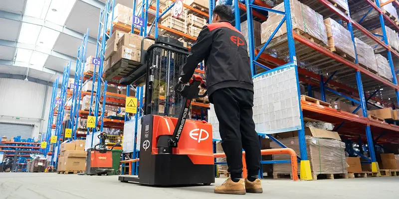 Xe Nâng Điện Đứng Lái 1.4 Tấn Stacker Es14-14wa Ắc Quy 24v 2