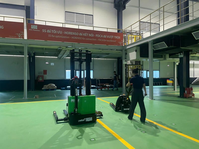 Stacker phù hợp nâng xếp trong kho vừa, chiều cao nâng thấp hơn