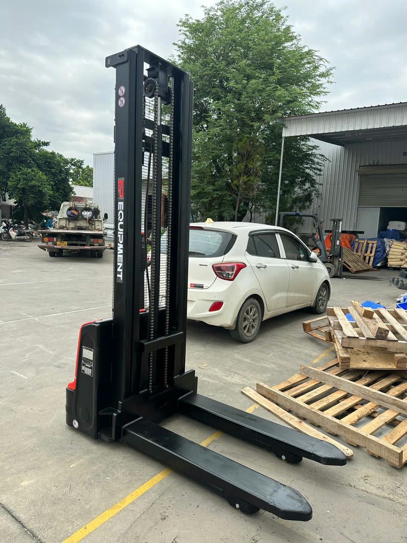 Nếu kho thấp, 3.0m - 4.5m đủ dùng và tiết kiệm chi phí