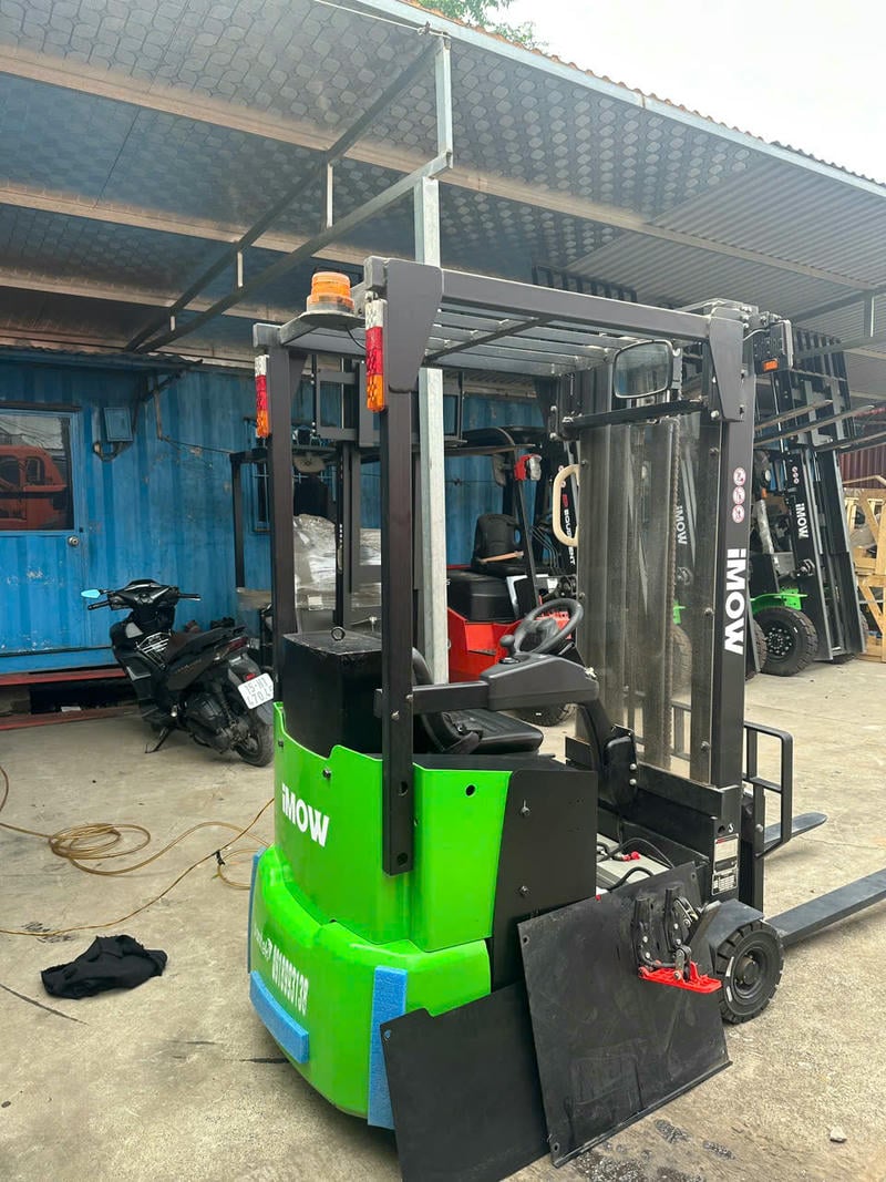 Xe nâng điện ngồi lái 3 bánh hoặc 4 bánh đáp ứng tải trọng từ 1.8–3.5