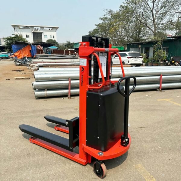 Xe nâng tay cao bán tự động