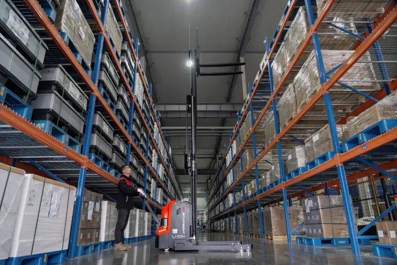 Ứng dụng của Xe Nâng Điện Đứng Lái 1.8 Tấn WSA181-D