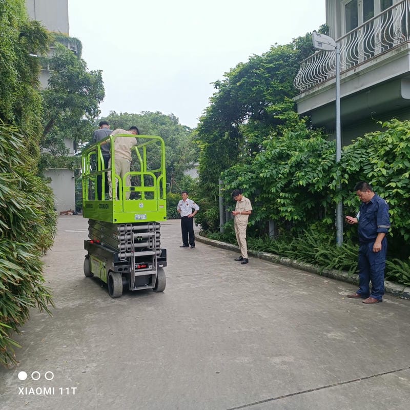 Xe Nâng Người Cắt Kéo Tự Hành 1