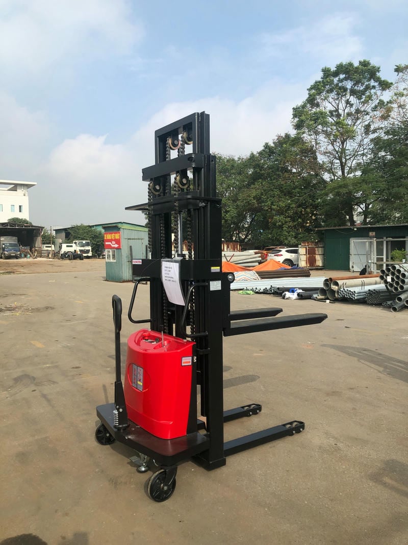 Xe Nâng Tay Cao Bán Tự động