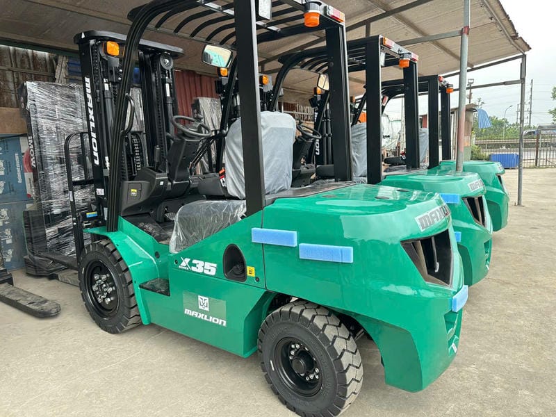 Ứng dụng cho thuê xe nâng dầu 3 tấn trong kho bãi ngoài trời