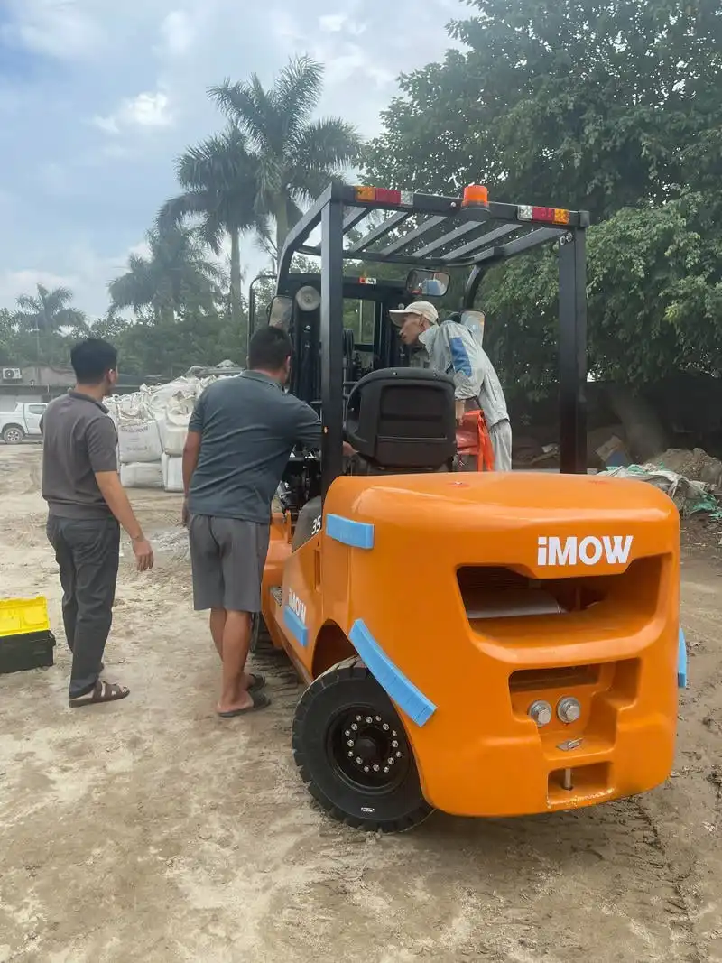 Nên thuê xe nâng dầu 2.5 tấn hay xe nâng điện 2.5 tấn