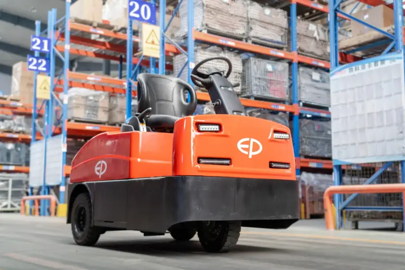 Xe Kéo Điện 6.0 Tấn EP QDD601T di chuyển linh hoạt trong kho hàng