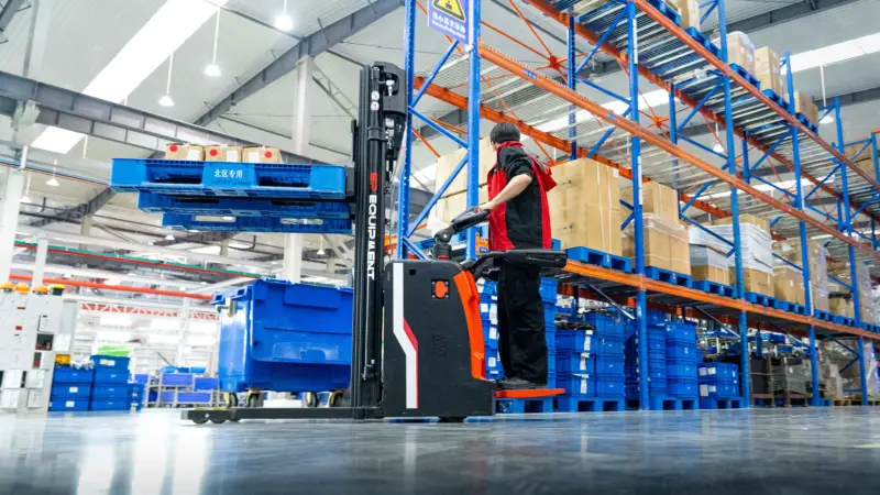 Xe Nâng Điện Điện Đứng Lái 1.6 Tấn Stacker RSL16i-PRO Nâng 3m Pin 24V/205Ah