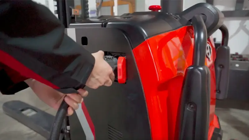 RSL16i-PRO ứng dụng kho bãi với chiều cao nâng tối đa 3000 mm