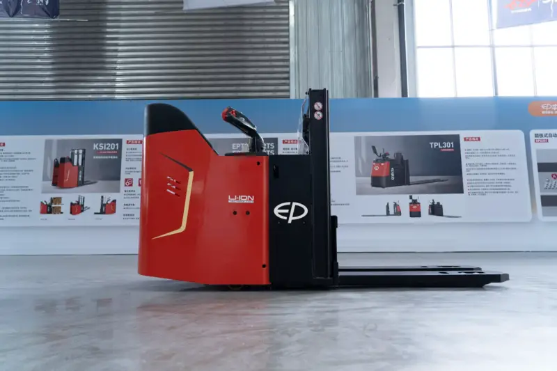 Xe Nâng Bán Tự - đồng thời nền kho đủ phẳng và chịu tải tốt