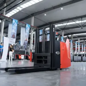 Xe Nâng Điện Đứng Lái 2 Tấn KSi201 có khoang đứng lái giảm rung