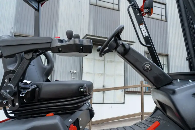 Xe Nâng Điện Ngồi Lái 3 Bánh 1.6 Tấn