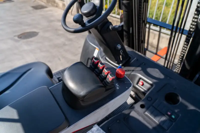 EFL504 - phanh thủy lực hỗ trợ kiểm soát xe nâng khi di chuyển
